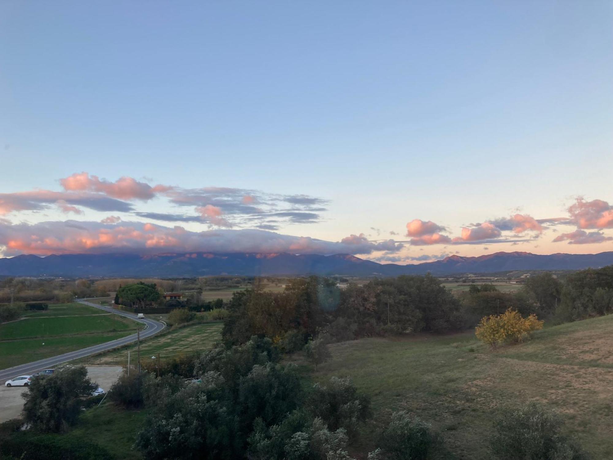 Con Vistas Пералада